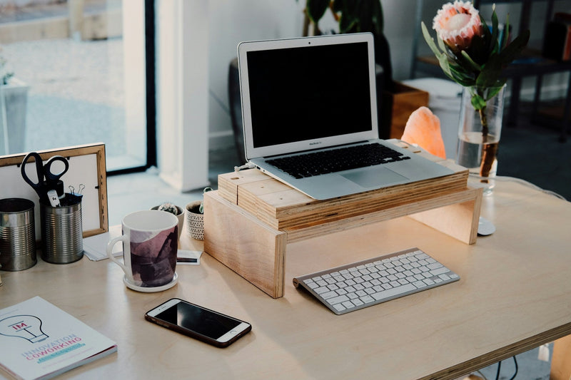 Ergonomia para notebook: como trabalhar o dia todo sem destruir sua postura