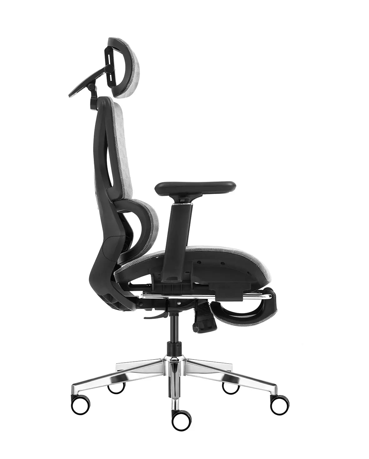 Imagem da lateral da cadeira ergonômica a161, modelo está na cor cinza com armação preta. É possível observar possibilidades de ajustes de cabeça, lombar, altura, braços e mais. Produto possui 5 pés com rodinhas.