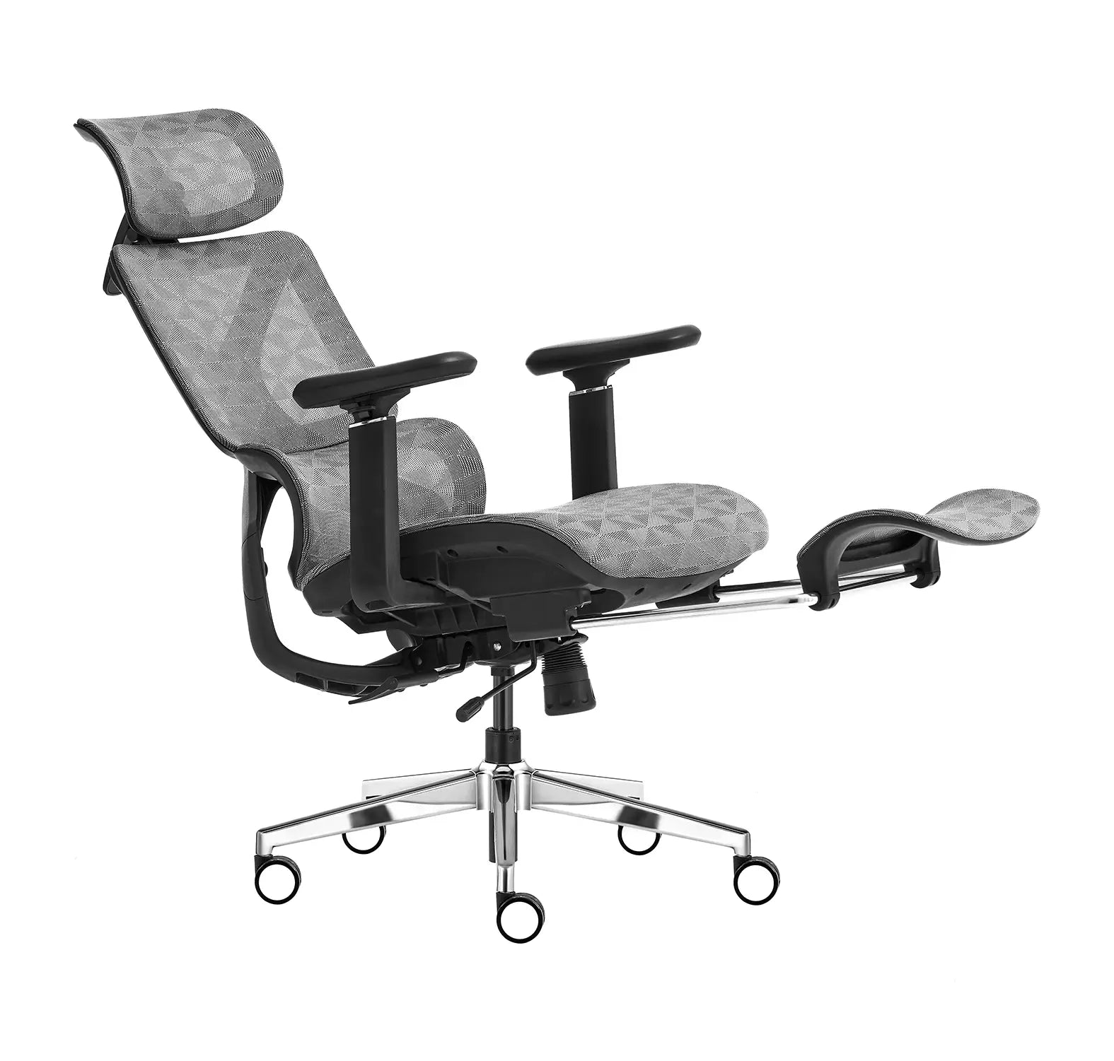 Imagem da cadeira ergonômica celentia a161 cinza com armação preta reclinada com o apoio para os pés esticados. Além disso, ainda é possível ajustar braços, altura e encosto.