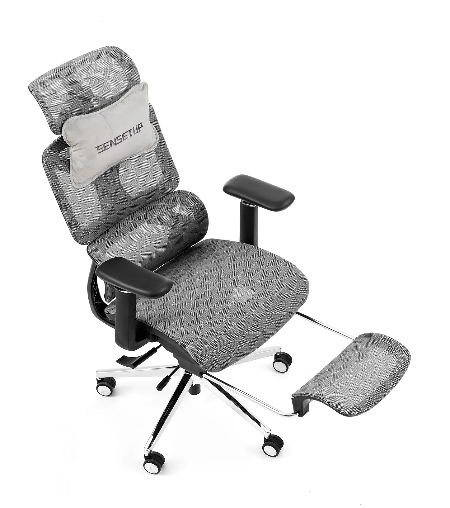 Cadeira ergonômica celentia a161 vista de cima, na imagem modelo ainda conta com almofada cadeira gamer cinza da Sensetup.