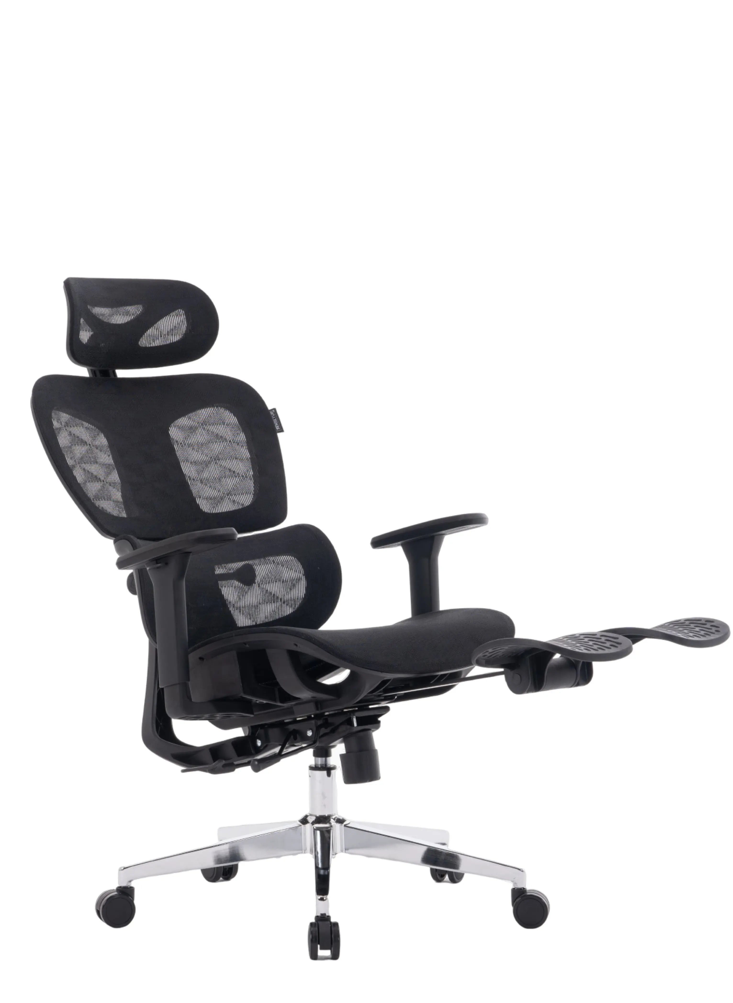 Cadeira ergonômica cosy t03 em fundo neutro com o apoio para os pés esticado, modelo na cor preta.