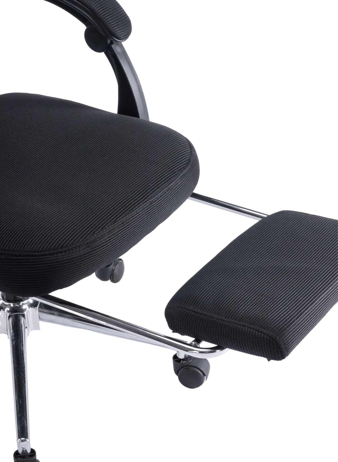 Imagem do apoio para os pés da cadeira de escritório ergonômica executiva, modelo na cor preta.